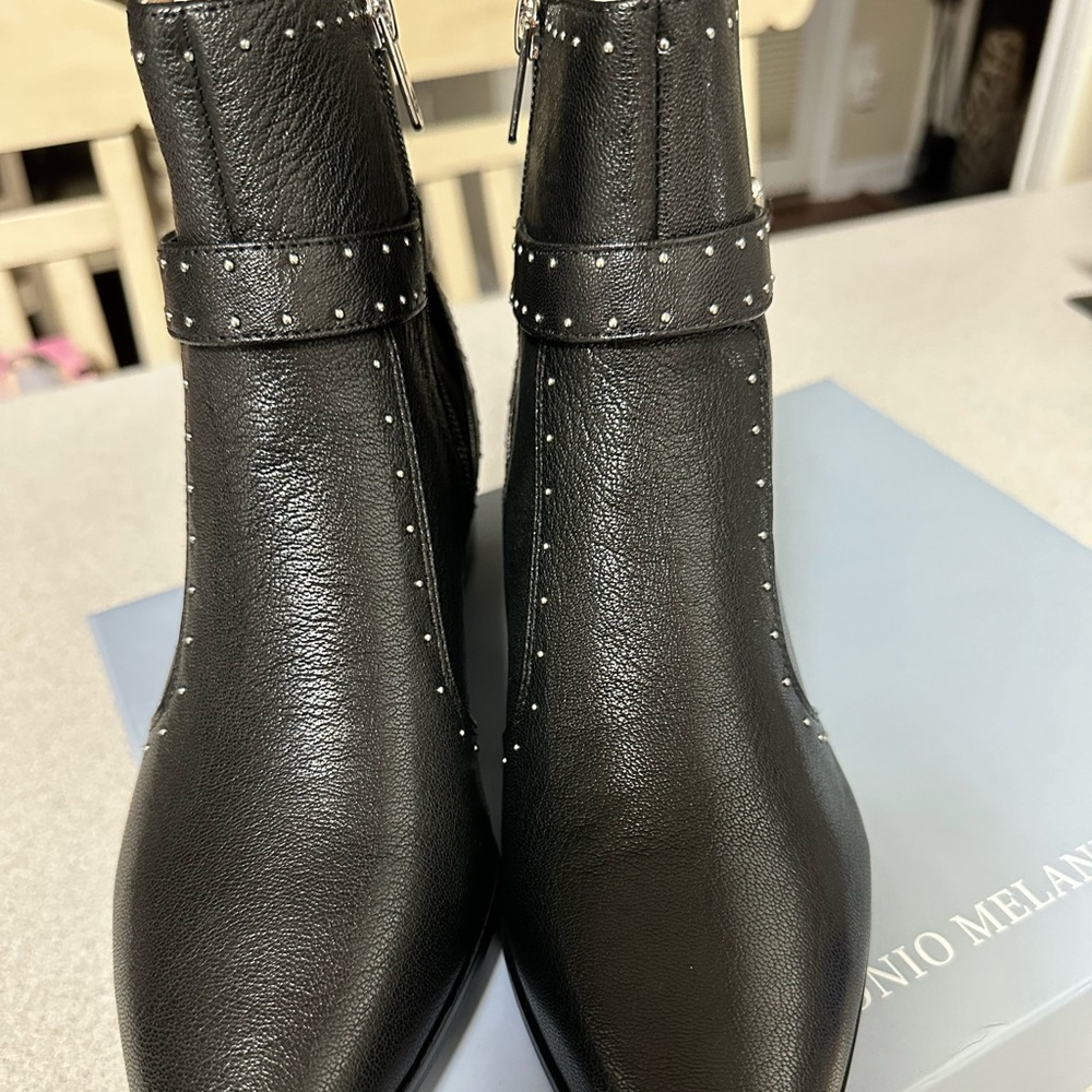 NWT Antonio Melani Black Bootie. Sz 8.5